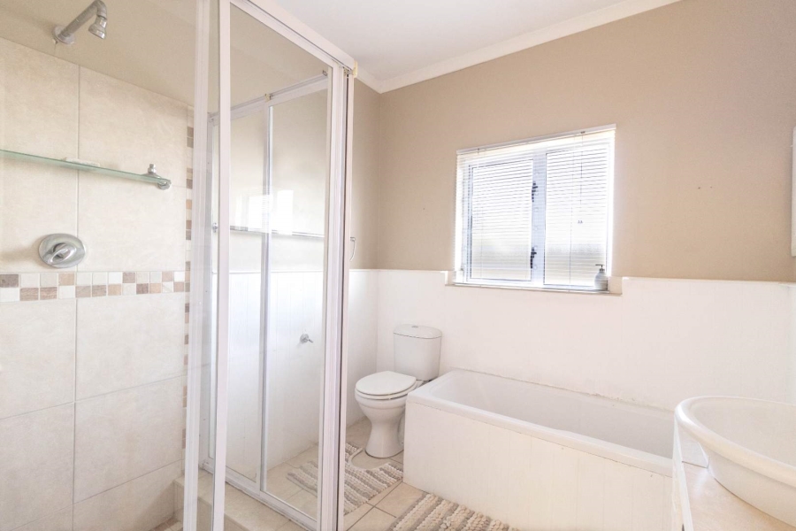 3 Bedroom Property for Sale in Sandbaai Western Cape
